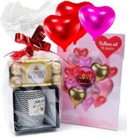 Liefde Cadeaupakket - Valentijn Geschenk - Ferrero Rocher Chocolade - Mok - LOVE Balloon Set 16 Stuks - Relatiegeschenk Giftbox