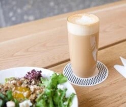 CHALO Prijswinnende Masala Chai Latte - Indische Vegan Chai - Zwarte Assam Thee - 25 Porties/ 300GR -Voedsel Serie Winkel 1200x1013 3