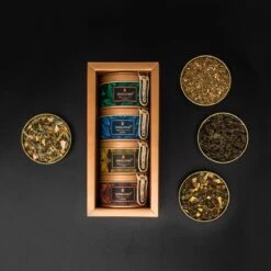 Soolong Wereld Nr6 Giftset 4 Wereldtheen - Japanse Yuzu Kruidenblend - Rooibos Vanille - Malawi Oolong - Witte Thee Met Mango - Ideaal Als Relatiegeschenk Of Proeverij - Assortiment 4stuks -Voedsel Serie Winkel 1200x1199 2