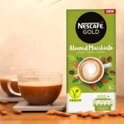 Nescafé Gold Almond Macchiato Oploskoffie - 6 Doosjes à 6 Zakjes -Voedsel Serie Winkel 1200x1200 204