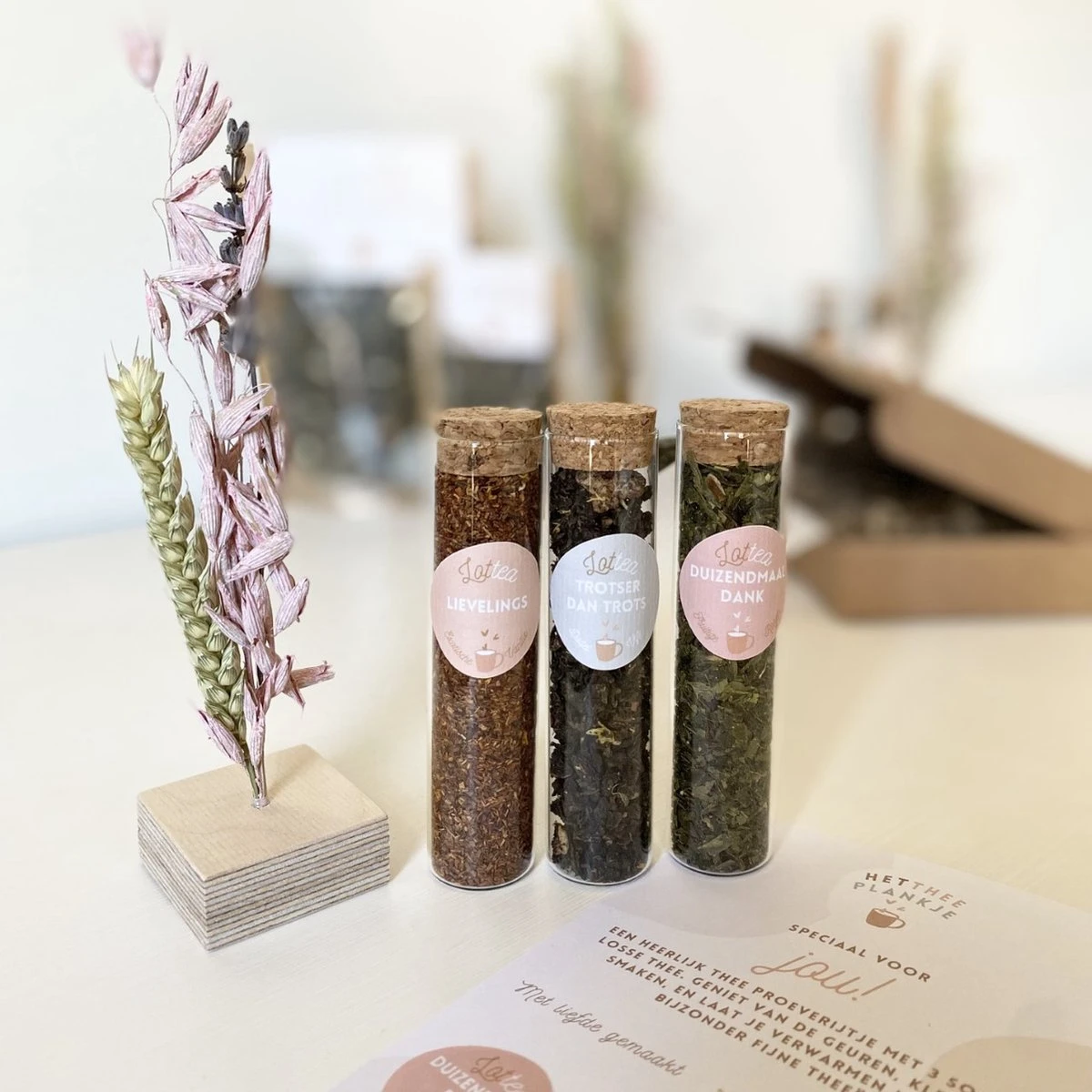 Het Theeplankje Giftset Theeproeverij Dankbaarheid (Lottea, Thee Cadeaubox, Thee Cadeau, Cadeau Theeliefhebber, Relatiegeschenk, Personeelsgeschenk) 3 Het Theeplankje Giftset Theeproeverij Dankbaarheid (Lottea, Thee Cadeaubox, Thee Cadeau, Cadeau Theeliefhebber, Relatiegeschenk, Personeelsgeschenk)