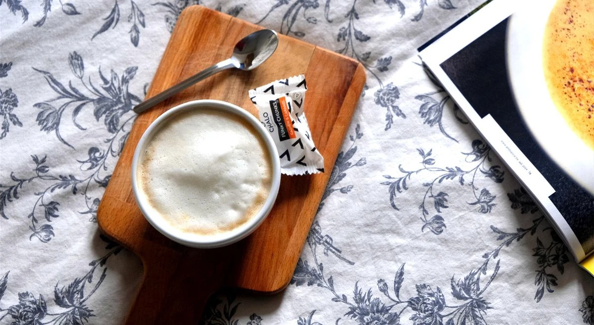 CHALO Vanilla Chai Latte - Indische Vegan Chai - Zwarte Assam Thee - 25 Porties/ 300GR 5 CHALO Vanilla Chai Latte - Indische Vegan Chai - Zwarte Assam Thee - 25 Porties/ 300GR - Afbeelding 3