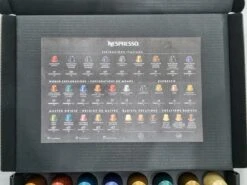 Koffie Proeverij Pakket Groot 40 Stuks Verschillende Smaken Met Mystery Card 'Get Well Soon' Met Persoonlijke (video) Boodschap | Verjaardag | Sinterklaas | Kerstpakket | Vaderdag | Moederdag | Jubileum | Valentijnsdag 15 Koffie Proeverij Pakket Groot 40 Stuks Verschillende Smaken Met Mystery Card 'Get Well Soon' Met Persoonlijke (video) Boodschap | Verjaardag | Sinterklaas | Kerstpakket | Vaderdag | Moederdag | Jubileum | Valentijnsdag -Voedsel Serie Winkel 1200x899 2