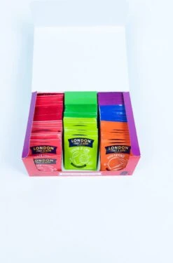 London Fruit & Herb Thee Assortiment – 80 Zakjes Thee, 10 Builtjes Met 8 Verschillende Smaken – Ideaal Cadeau Voor De Thee Liefhebber -Voedsel Serie Winkel 791x1200