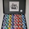 Chocolade Ballen Proeverij Pakket | Chocolade Pakket Met 9 Verschillende Chocolade Smaken Lindt Chocolade Met Mystery Card 'Save The Date' (met Persoonlijke Videoboodschap) | Cadeaupakket | Feestdagen Box | Chocolade Cadeau | Valentijnsdag -Voedsel Serie Winkel 899x1200 26